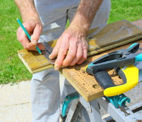 mesurer pour couper le bois