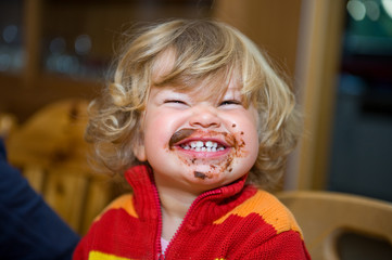 child has a sweet breakfast