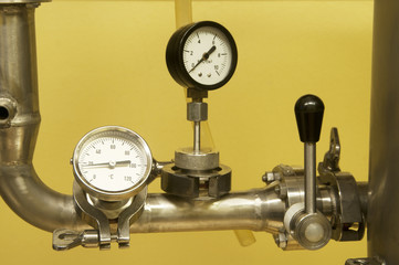 Connecting pipes and control elements