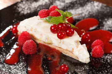 cheesecake with red currant and mint