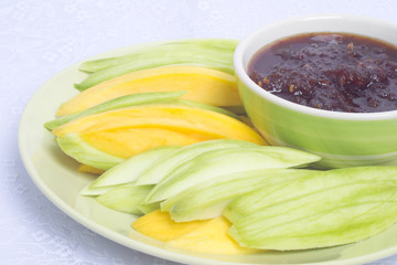 Mangoes with Sweet fish sauce