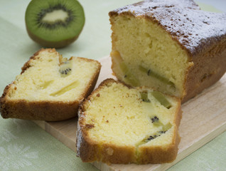 Cake with kiwi