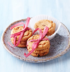 Crunchy cookies tied with pink ribbon