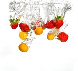 Foto auf Alu-Dibond Erdbeeren und Orangen fallen © Alta Oosthuizen