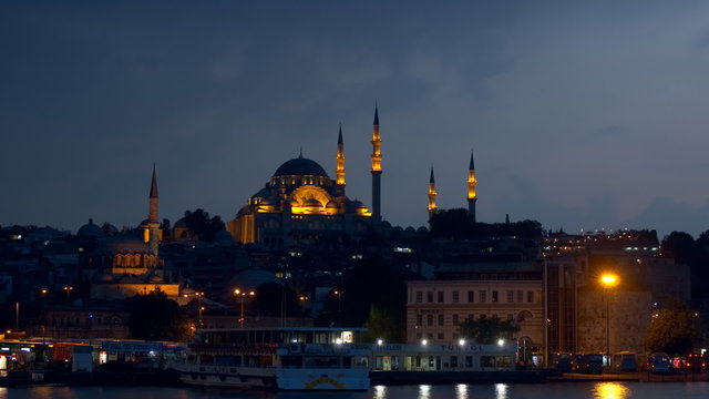 The Suleymaniye Mosque in the late evening, zooming time-lapse