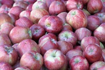 red apples