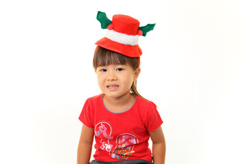 サンタ帽をかぶり微笑む女の子