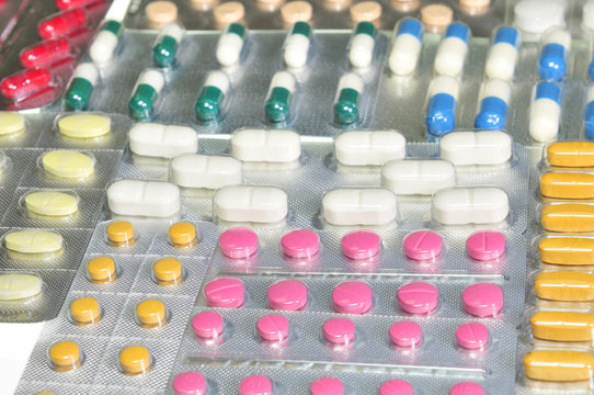 Surtido de f&aacute;rmacos y medicinas de diversas formas y colores