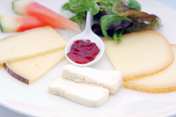 assiette de fromages français  # 30