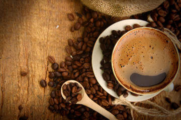 Obraz na płótnie Canvas Coffee beans and cup