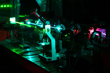 Movement of microparticles by beams of laser in dark lab - obrazy, fototapety, plakaty
