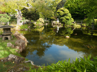 Fototapeta na wymiar Basin w japońskim ogrodzie zen