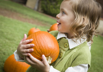 Fototapeta premium Cure Young Child Girl Enjoying the Pumpkin Patch.