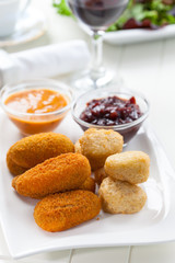 Cheese sticks with chutney