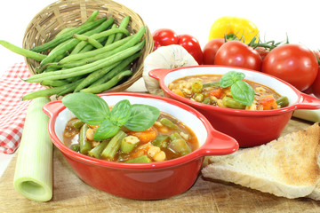 Minestrone mit Tomaten
