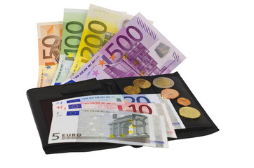 Euro-Geldscheine und Münzen im Portemonnaie auf Weiß