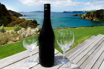 Schilderijen op glas Two glasses with a bottle of red wine © Rafael Ben-Ari