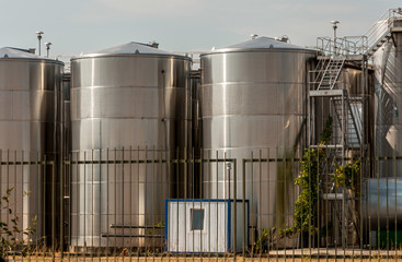 Storage, production and packaging of wine