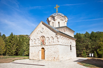 Fototapeta na wymiar Chopovo (hop) Klasztor w Serbii