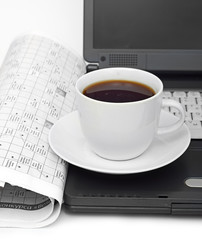 Obraz na płótnie Canvas Filiżanka kawy na laptopie