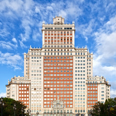 Fototapeta na wymiar Edificio Espana, big Wieżowiec w Plaza Espana, Madryt