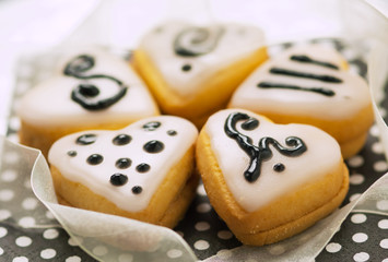 Biscottini a forma di cuore- Heart shaped cookies