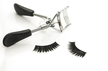  eyelash curler and false eyelashes