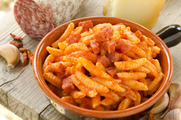 Malloreddus con pomodoro,salsiccia e peperoncino