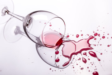 Verre renvers&eacute;