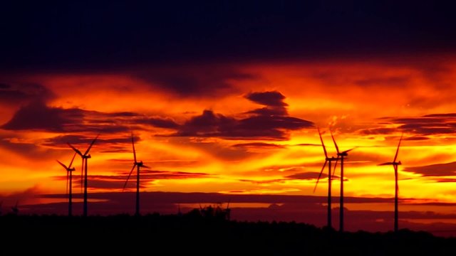 Windrad Sonnenuntergang 03 xvid