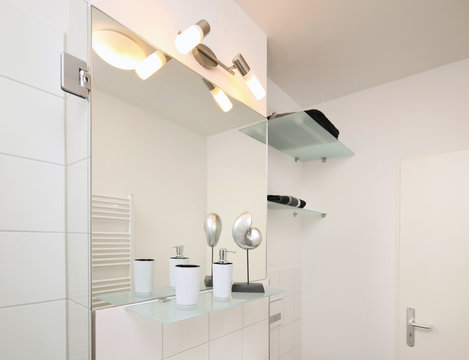 Kleines Badezimmer nach Renovierung