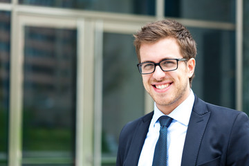 Fototapeta premium Outdoor smiling businessman