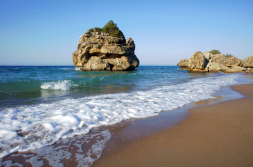 Skałki przy plaży, grecka wyspa Zakynthos