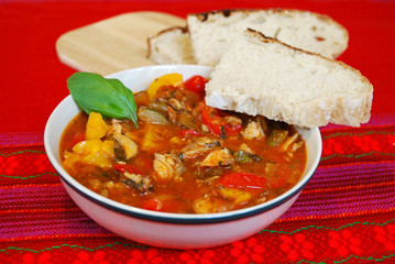 ungarische Fischsuppe