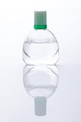 透明な目薬の容器