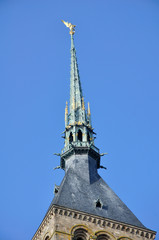 Fototapeta na wymiar le clocher du mont saint michel