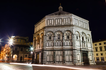 Fototapeta na wymiar Baptestry od florenckiej katedry (Duomo - Basilica di Santa Maria