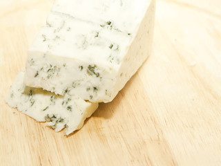 slices dor blue cheese on wooden desk