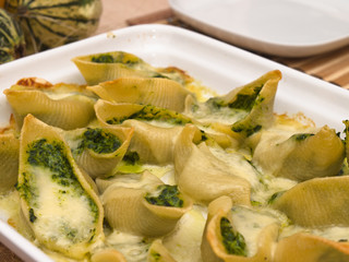 muszle ze szpinakiem © petroos