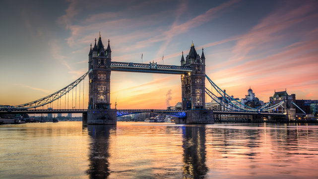 tower bridge at sunrise