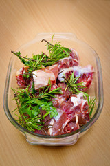 spezzato di agnello pronto per il forno