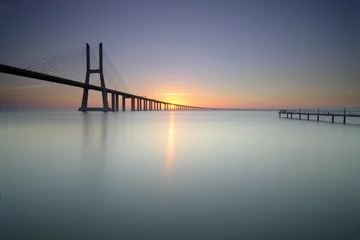 Foto auf Acrylglas Ponte Vasco da Gama Sonnenaufgang und Vasco da Gama-Brücke