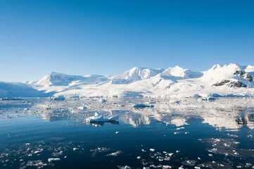 Foto auf Acrylglas Antireflex Atemberaubende Meereslandschaft in der Antarktis © Asya M