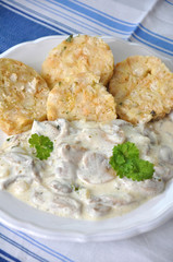 Semmelknödel mit Schwammerlsauce