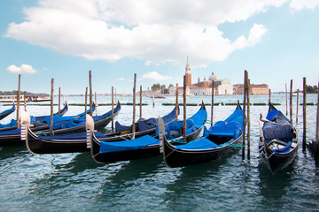 Fototapeta na wymiar Gondole na Canal Grande w Wenecji