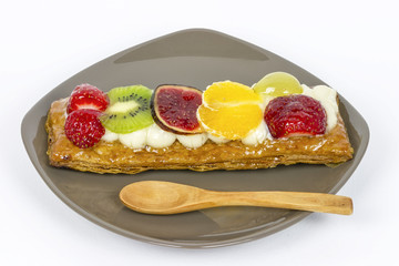 Pastry cream and fruits