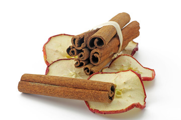 zimtstangen mit apfel