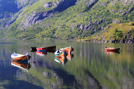 boats mirroring in the lake of Å
