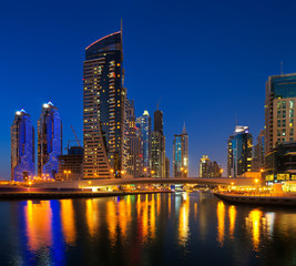 Fototapeta na wymiar Widok z Dubai Marina, Dubai, UAE at Dusk