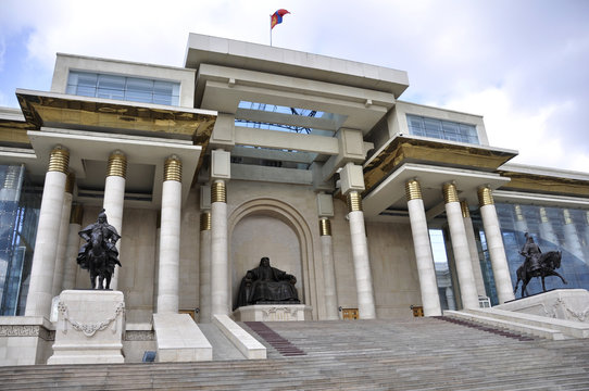 Monumento a Gengis Kan en Ulan Bator, Mongolia